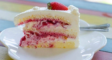 Ice Cream Cake with Strawberry Cream